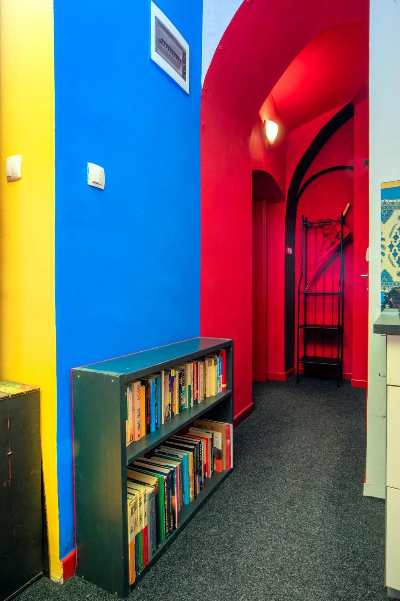Апартаменты The Book Nest Любляна Экстерьер фото